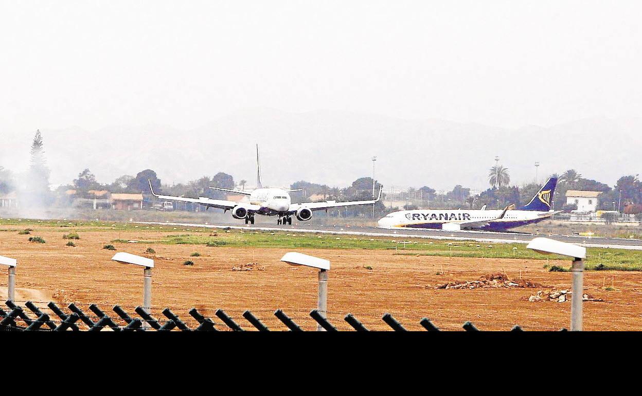 Pistas de despegue en el Aeropuerto de Alicante-Elche. 