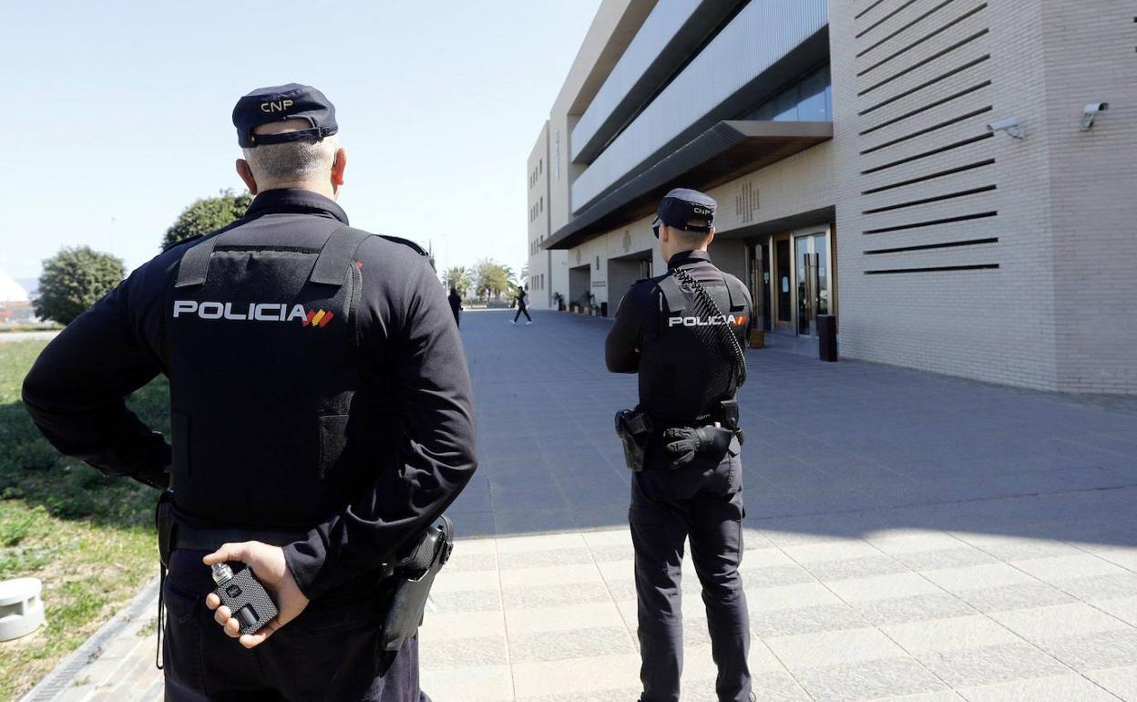 Entrada a la Audiencia de Castellón