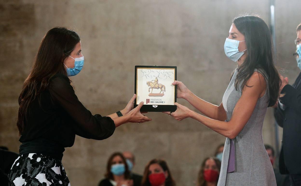 La Reina ha presidido esta mañana la entrega de los Premios Rei Jaume I y ha entregado los galardones. 