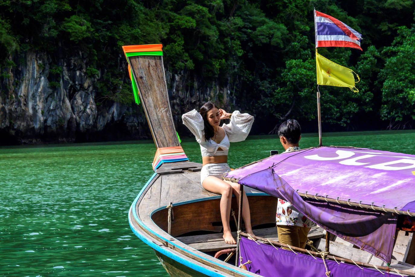 Desde que estalló la pandemia, la vida es más fácil para las tribus de Phuket, amenazadas por el turismo de masas de Tailandia, pues la pesca se ha vuelto abundante y los proyectos inmobiliarios se han detenido, dándoles una tregua. La zona se ha convertido en uno de los destinos turísticos más populares del país, con más de 9 millones de visitantes en 2019.