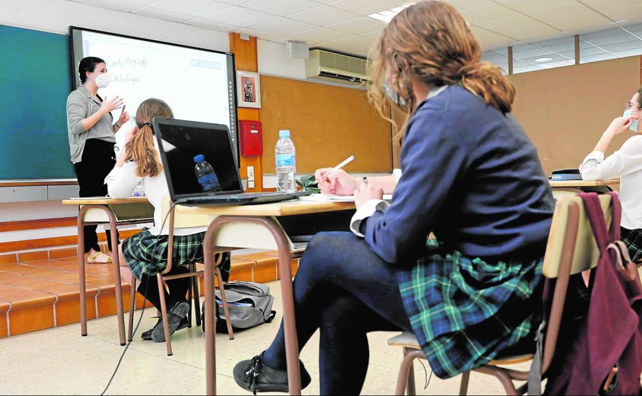 Clase en un colegio concertado de Valencia durante la desescalada del primer estado de alarma. 