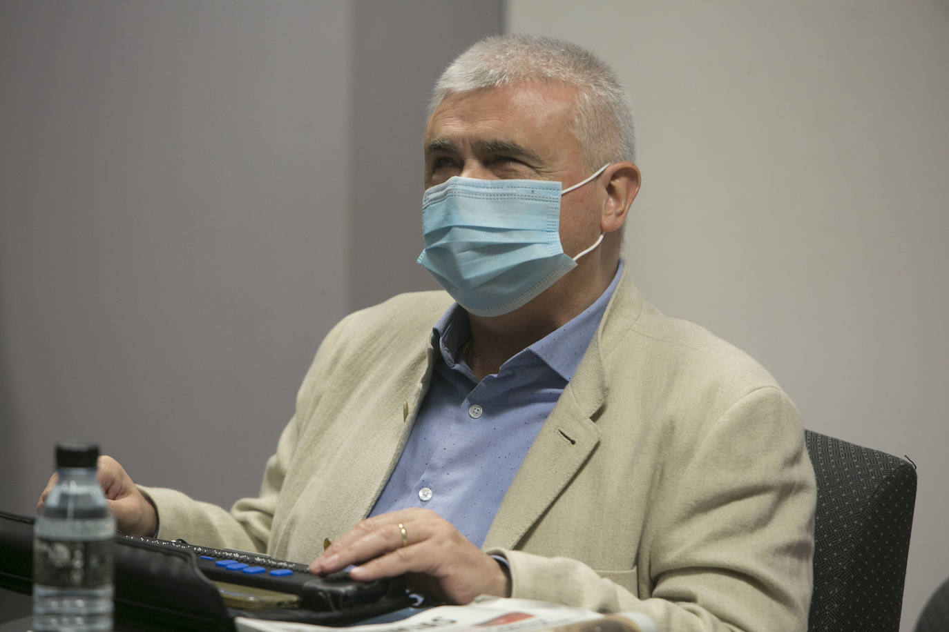 En conmemoración del Día Internacional de las Personas con Discapacidad LAS PROVINCIAS y Caixa Popular convocaron una mesa de expertos en la que participaron Elena Albert, directora general de Diversidad Funcional; Enrique Llin, presidente del Consejo Territorial de la ONCE en la Comunitat Valenciana; Miguel Montagut, director de Zona de Caixa Popular; Albert Marí, tesorero de COCEMFE Valencia; y María Escrivà, gerente de Impremta La Plaça, empresa pionera en integración.