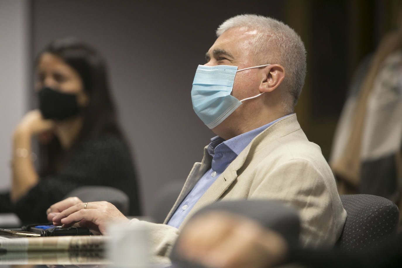En conmemoración del Día Internacional de las Personas con Discapacidad LAS PROVINCIAS y Caixa Popular convocaron una mesa de expertos en la que participaron Elena Albert, directora general de Diversidad Funcional; Enrique Llin, presidente del Consejo Territorial de la ONCE en la Comunitat Valenciana; Miguel Montagut, director de Zona de Caixa Popular; Albert Marí, tesorero de COCEMFE Valencia; y María Escrivà, gerente de Impremta La Plaça, empresa pionera en integración.