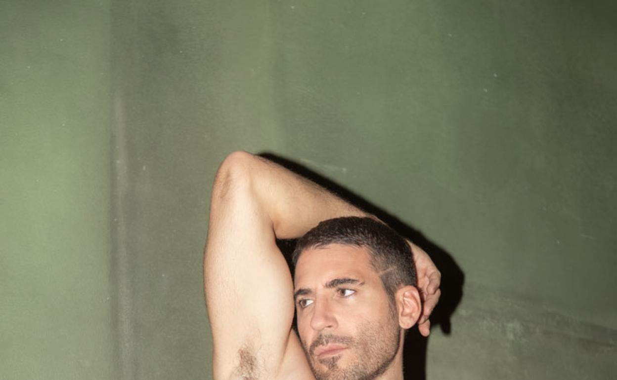 Miguel Ángel Silvestre, en una de las imágenes cedidas por la revista 'Madmenmag'. 