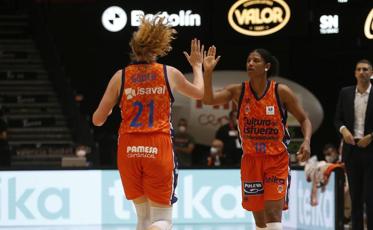 Gulich Trahan Davis durante un partido del Valencia Basket en la Fonteta. 