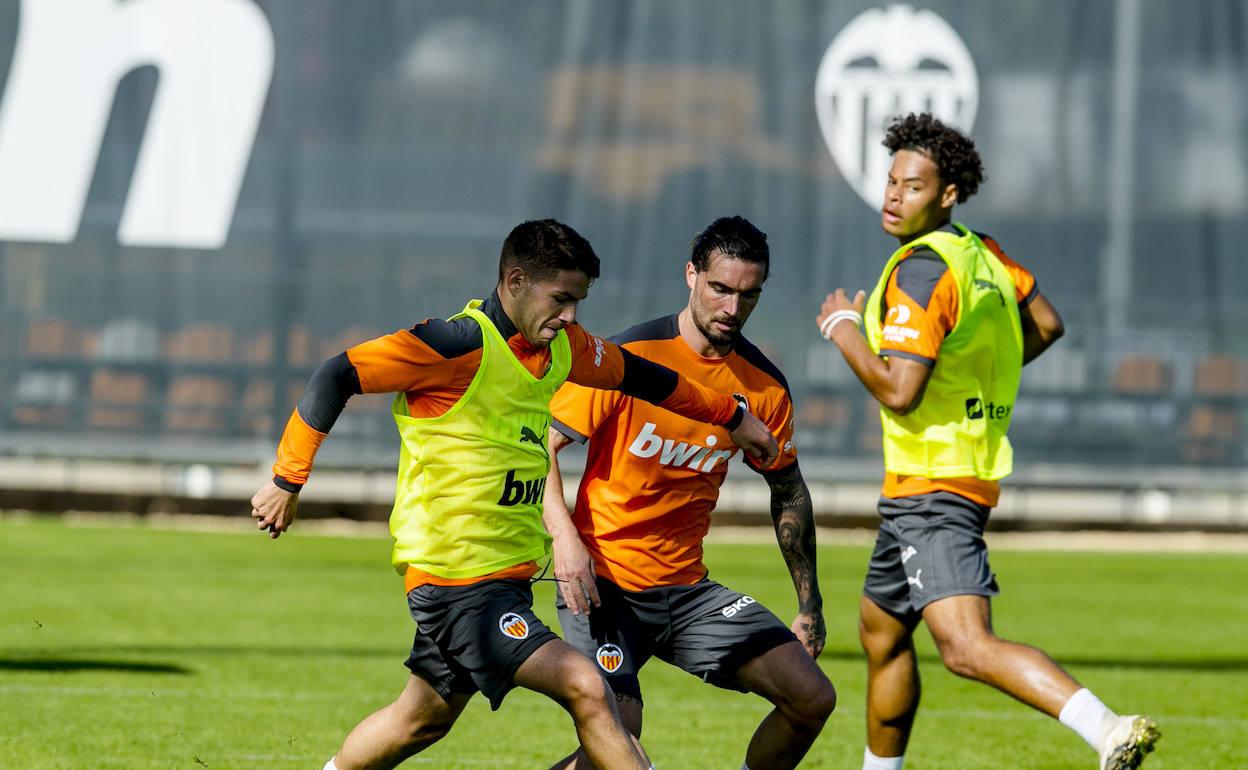 Valencia CF: Repóquer de retos a uno del descenso