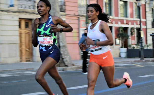 Galería. Las mejores fotos de la carrera en las calles de Valencia.