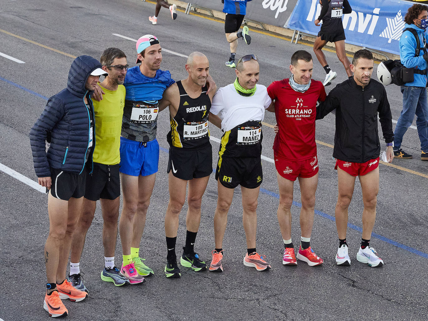 La 40 edición del Maratón Maratón de Valencia Fundación Trinidad Alfonso-EDP no ha sido como se planeó, puesto que la organización ha tenido que renunciar a la carrera popular, pero ha sido, igualmente, especial. La competición se ha celebrado a lo grande con dos carreras que han congregado a los mejores del mundo. En el maratón, el keniano Evans Chebet se ha impuesto con un tiempo de 2:03:00 horas, que supone un nuevo récord de la carrera valenciana y que la sitúa como el tercer maratón más rápido del mundo por detrás de Londres y Berlín. Además, el atleta Ayad Lamdassem ha batido el récord de España. 