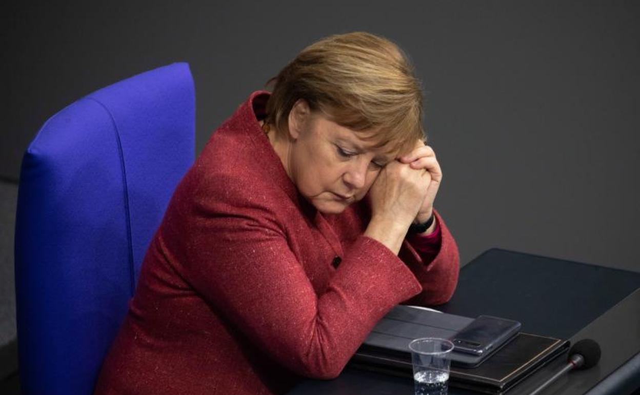 La canciller Angela Merkel durante el debate en el parlamento alemán.