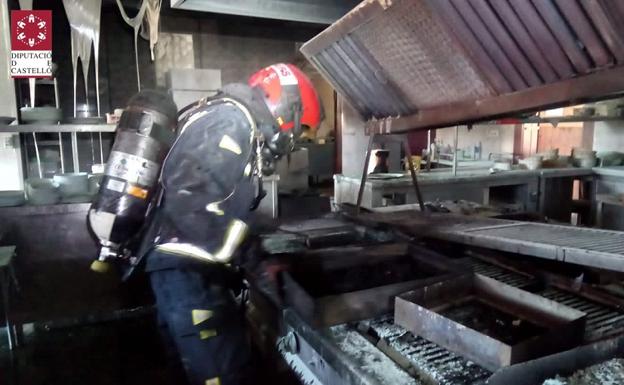 Un trabajador, herido grave por un incendio en un camping de Benicarló