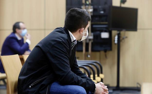 El entrenador de fútbol acusado de abusar de 26 menores declara que no les obligó a hacer retos sexuales