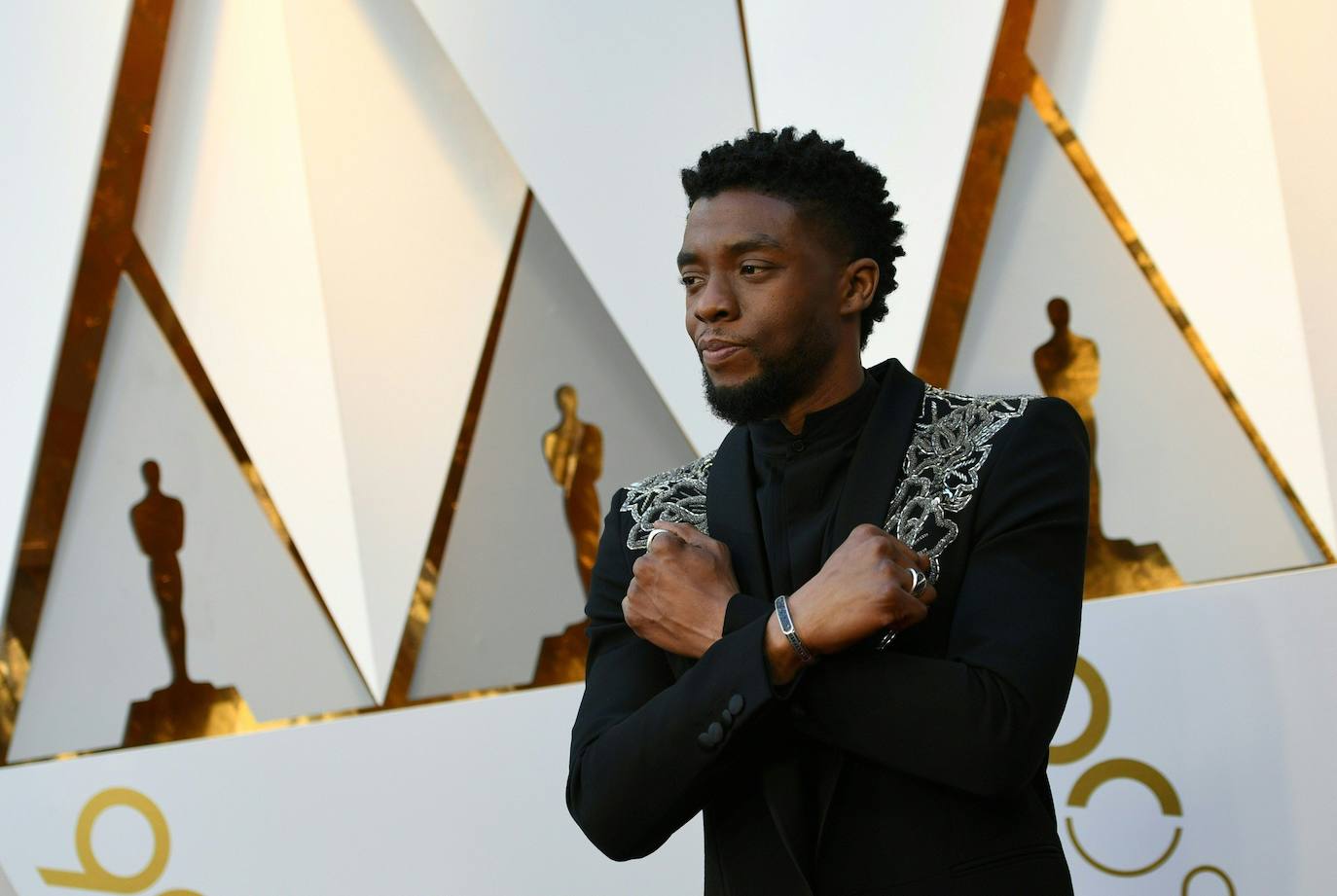 El actor Chadwick Boseman, 43 años. Mejor conocido por su participación en la estrella de la película de superhéroes de Marvel "Black Panther", Boseman murió después de una batalla de cuatro años contra el cáncer de colon. 