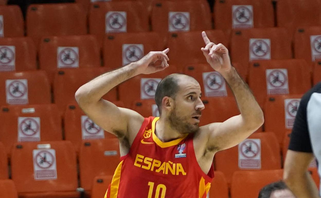 Colom, con la camiseta de España en la Fonteta.