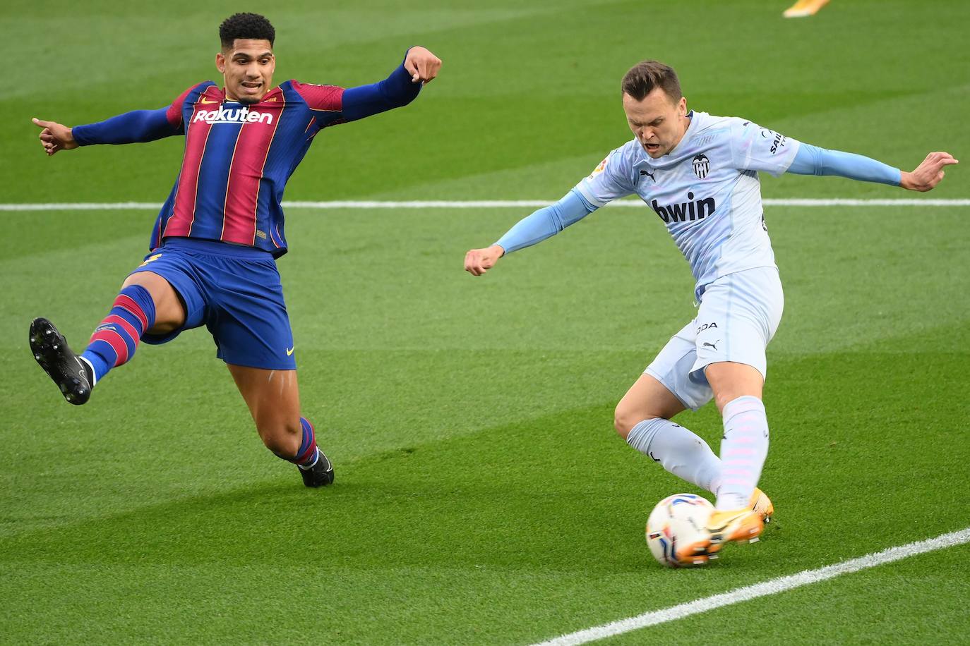 Las mejores imágenes del partido de liga FC Barcelona - Valencia CF (19/12/2020). 