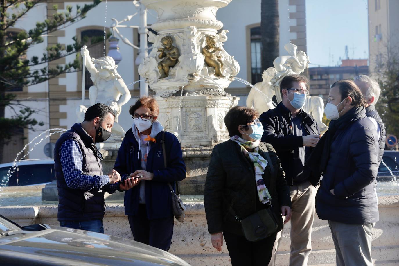 La manifestación en coche contra la Lomloe recorre algunas de las principales vías de Valencia. La protesta, impulsada a nivel nacional por la plataforma 'Concertados', reúne a los detractores de la Ley Celaá en un recorrido iniciado en el paseo de la Alameda y que atraviesa las Grandes Vías, el paseo de la Pechina, las calles Blanquerías, Conde de Trenor, Pintor López y Paseo Ciudadela y el puente de las Flores