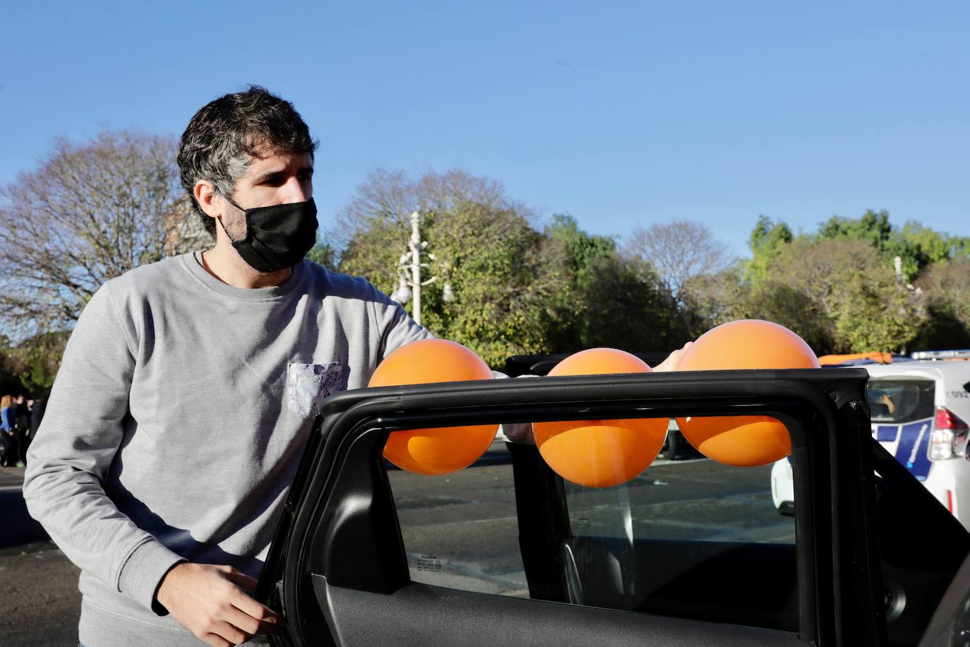 La manifestación en coche contra la Lomloe recorre algunas de las principales vías de Valencia. La protesta, impulsada a nivel nacional por la plataforma 'Concertados', reúne a los detractores de la Ley Celaá en un recorrido iniciado en el paseo de la Alameda y que atraviesa las Grandes Vías, el paseo de la Pechina, las calles Blanquerías, Conde de Trenor, Pintor López y Paseo Ciudadela y el puente de las Flores