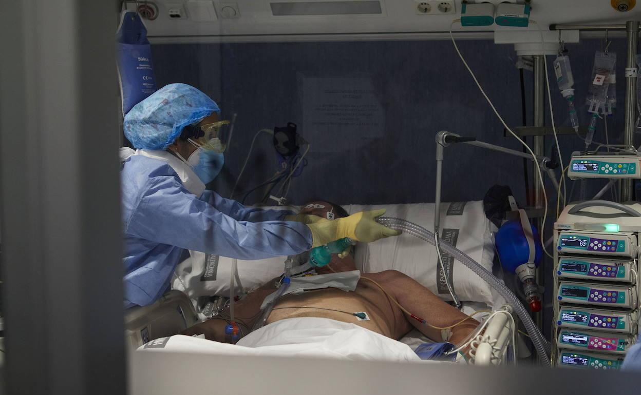 La Comunitat Valenciana ha vivido otro día negro con 2.421 contagios y 34 fallecimientos. 