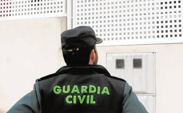 Hallan a una joven muerta de un disparo en la cabeza en una vivienda de Torrevieja