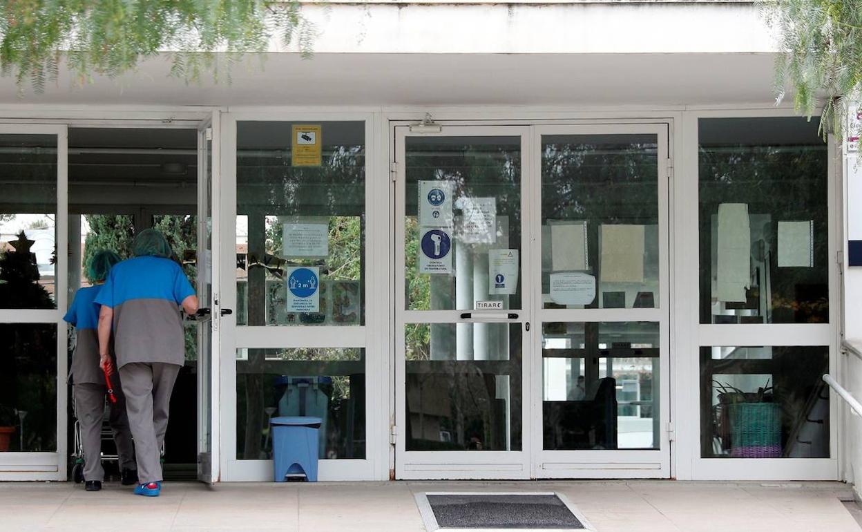 Entrada al centro de Aldaia que ha sufrido el brote de Covid