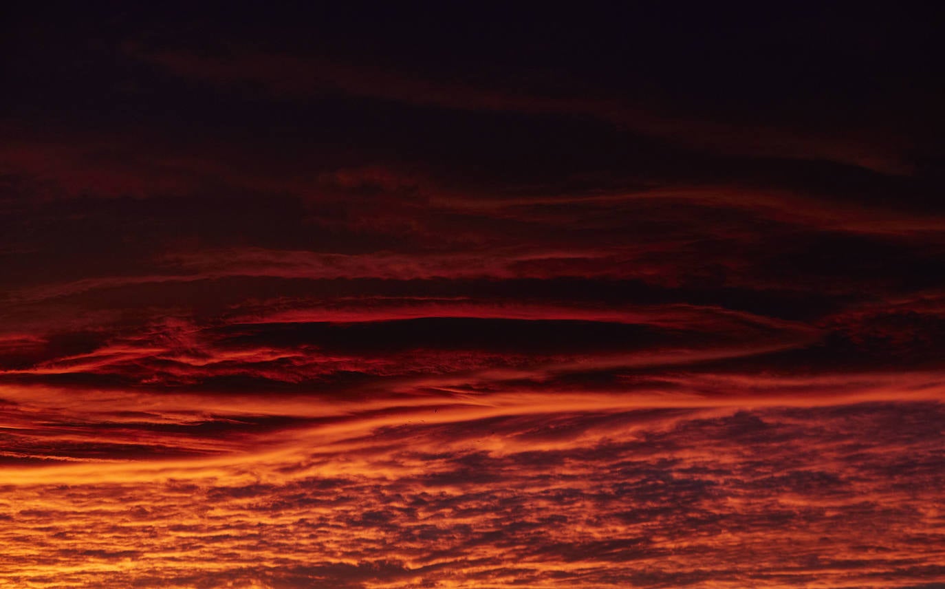 Valencia ha vivido este domingo 27 de diciembre un espectacular atardecer. Un fenómeno conocido con candilazo. 