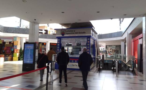 Administración ubicada en el Centro Comercial Plaza Mayor, donde se ha vendido el décimo agraciado.