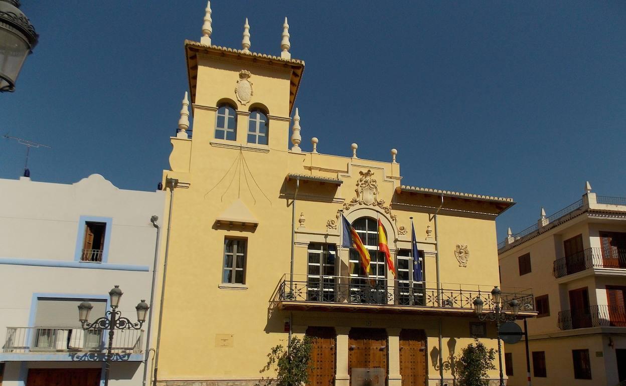 El ayuntamiento del municipio. 