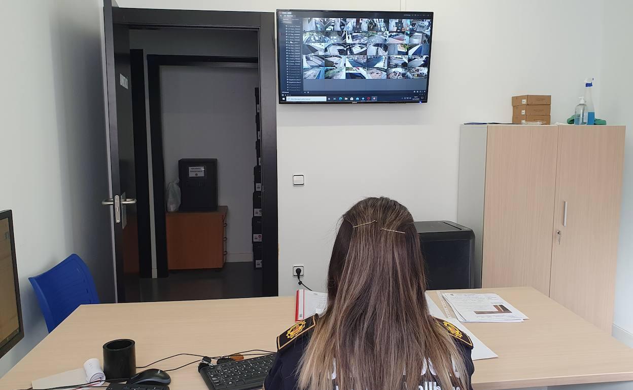 El control de las cámaras de seguridad. 