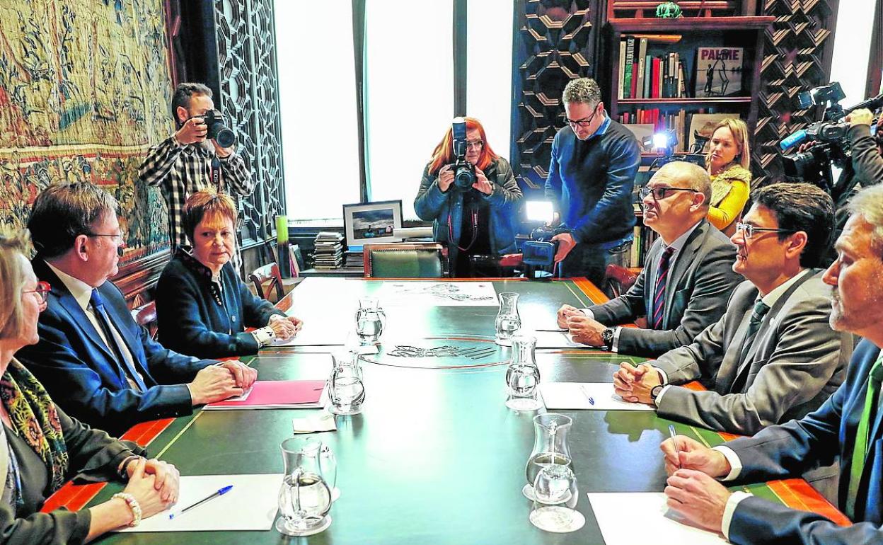 El presidente Puig, en una reunión con los rectores de las universidades públicas. 