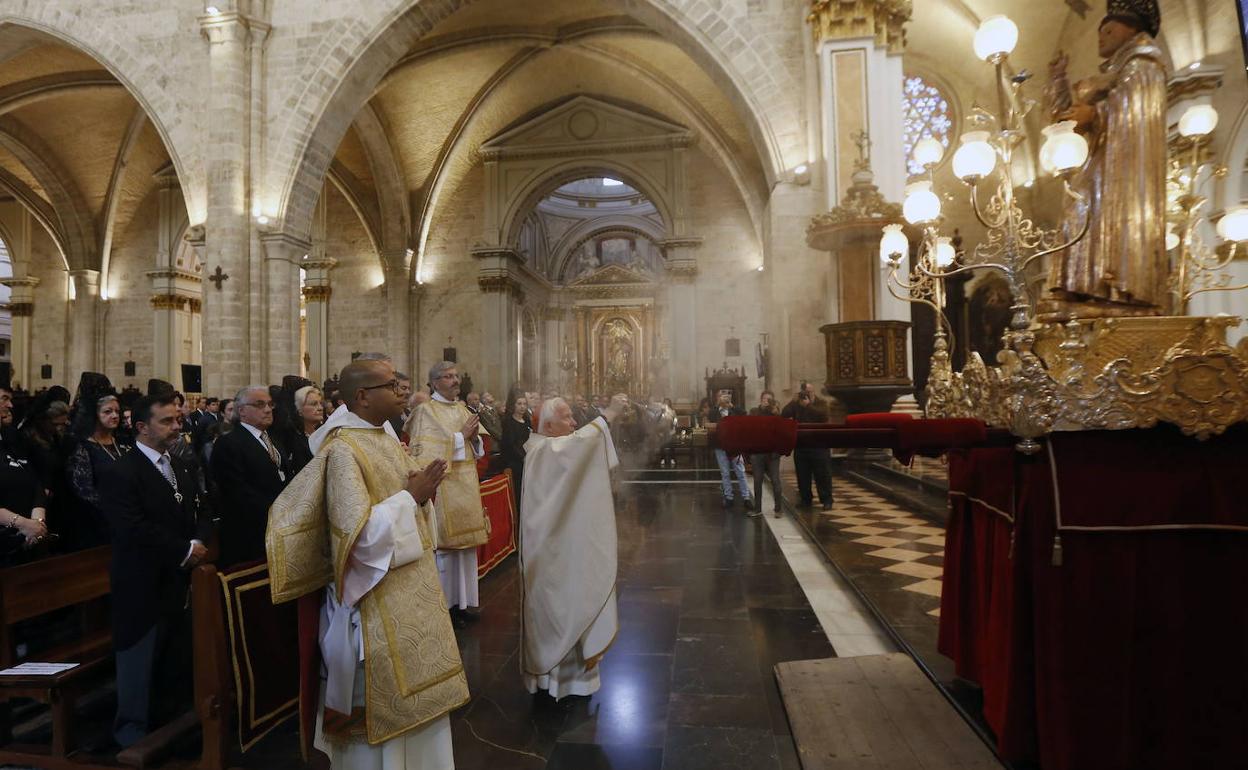 Celebración de la misa en la catedral. 