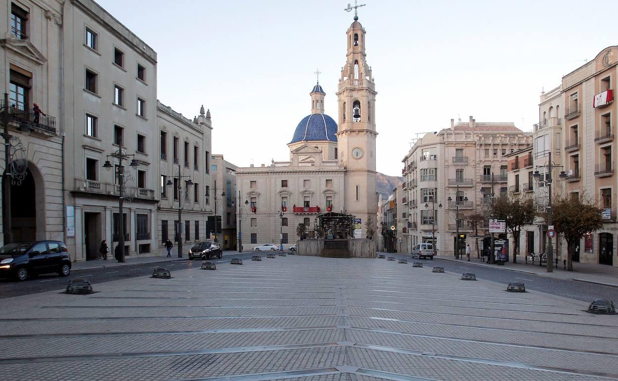 Imagen del centro de Alcoy por donde debía haber discurrido este martes la cabalgata más antigua de España. 