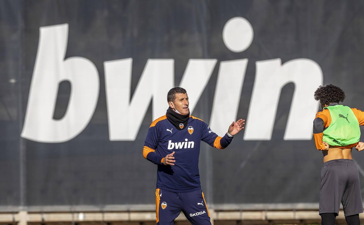 Javi Gracia podría estar viviendo sus últimas horas como entrenador del Valencia. 