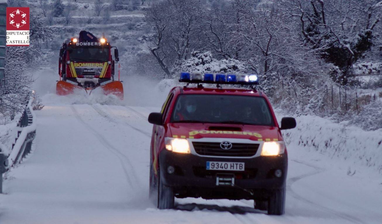 Bomberos de Castellón trabajando este viernes en varios puntos de la provincia.