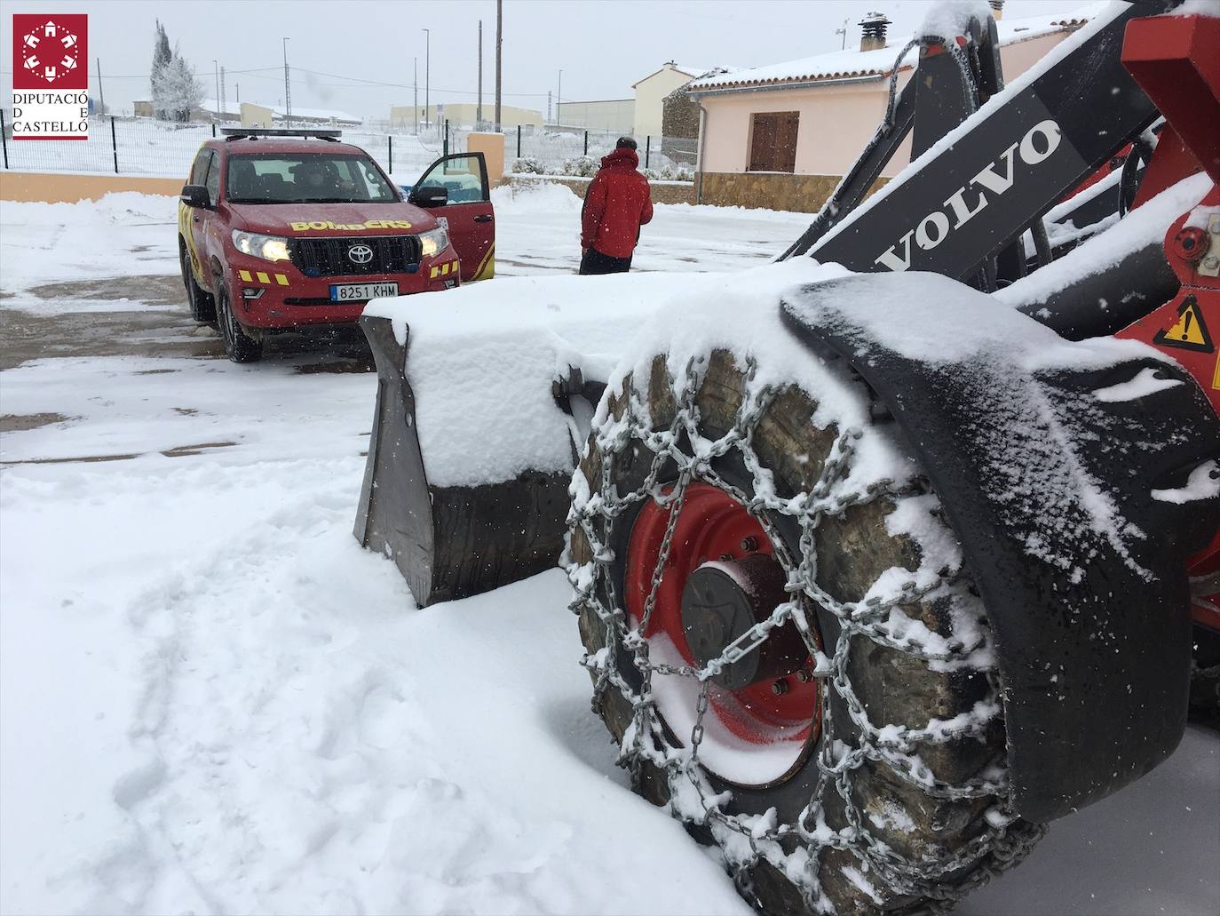 Los bomberos intervienen en la zona de Cinctorres, Castellfort y Portell de Morella por la abundante nieve.