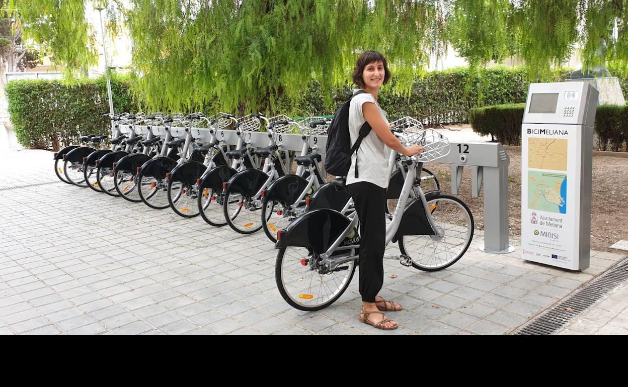 Una estación de préstamo de bicicletas. 