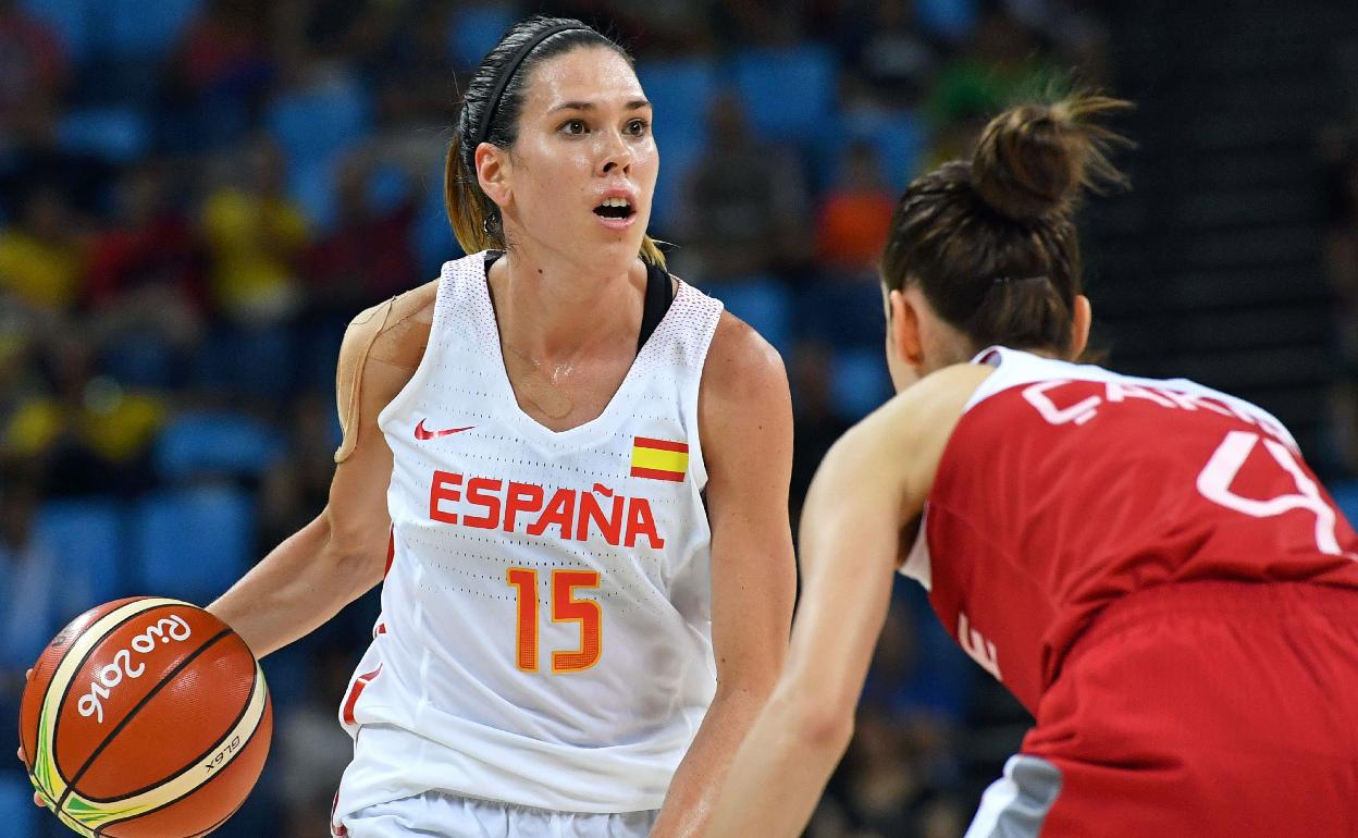 Anna Cruz, durante un partido con la selección española en los Juegos de Río'16.