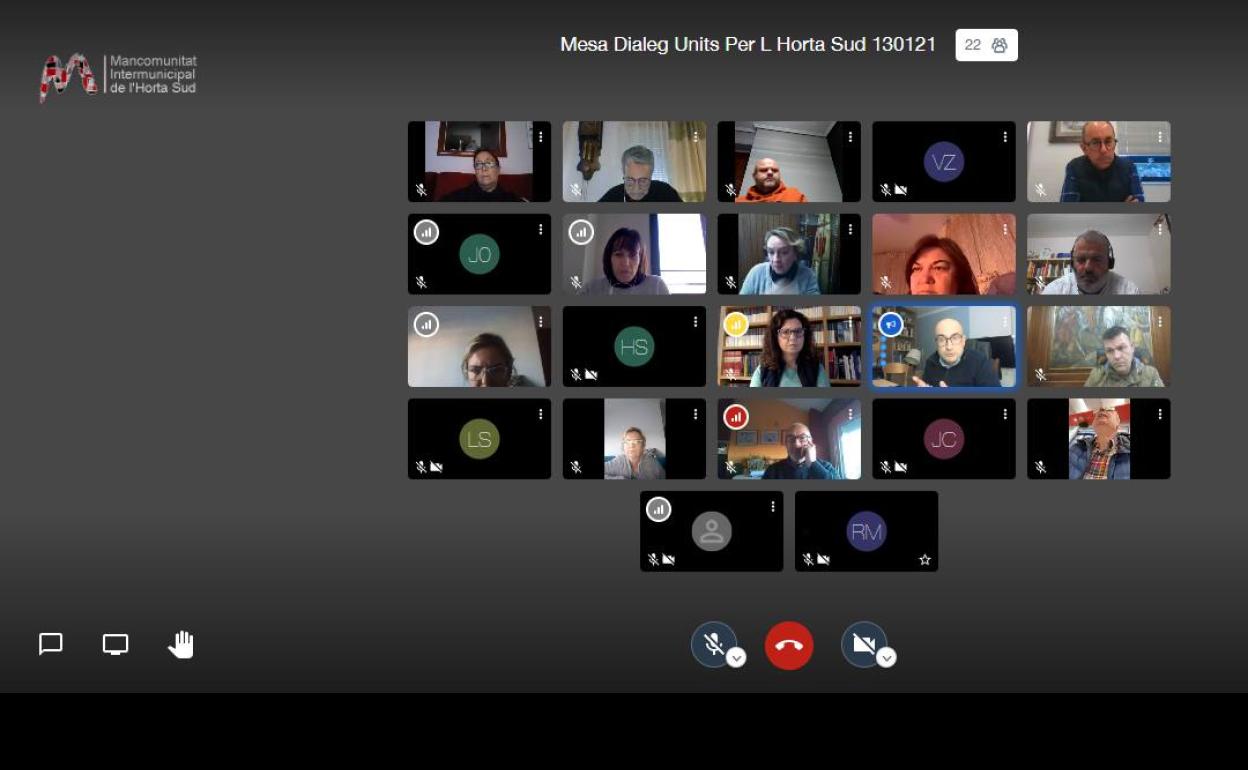 La reunión telemática entre los alcaldes que conforman la Mesa de Diàleg. 