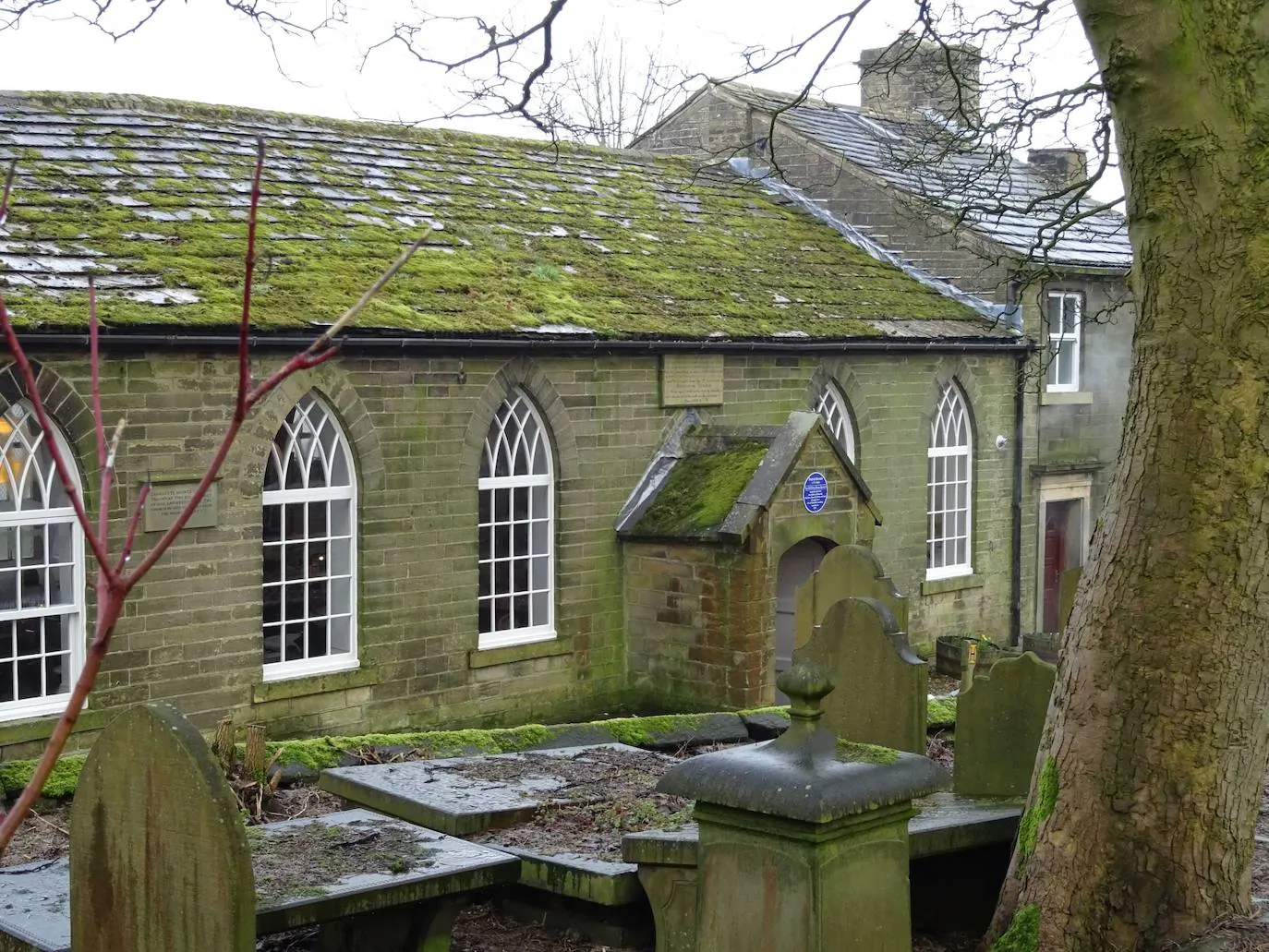 8.- Charlotte, Emily y Anne Bröontë (Haworth, Reino Unido) | Las hermanas Brontë (Emily fue la autora de 'Cumbres Borrascosas') vivieron en esta casa parroquial de Haworth a partir de 1820. En la actualidad, se puede visitar su residencia.