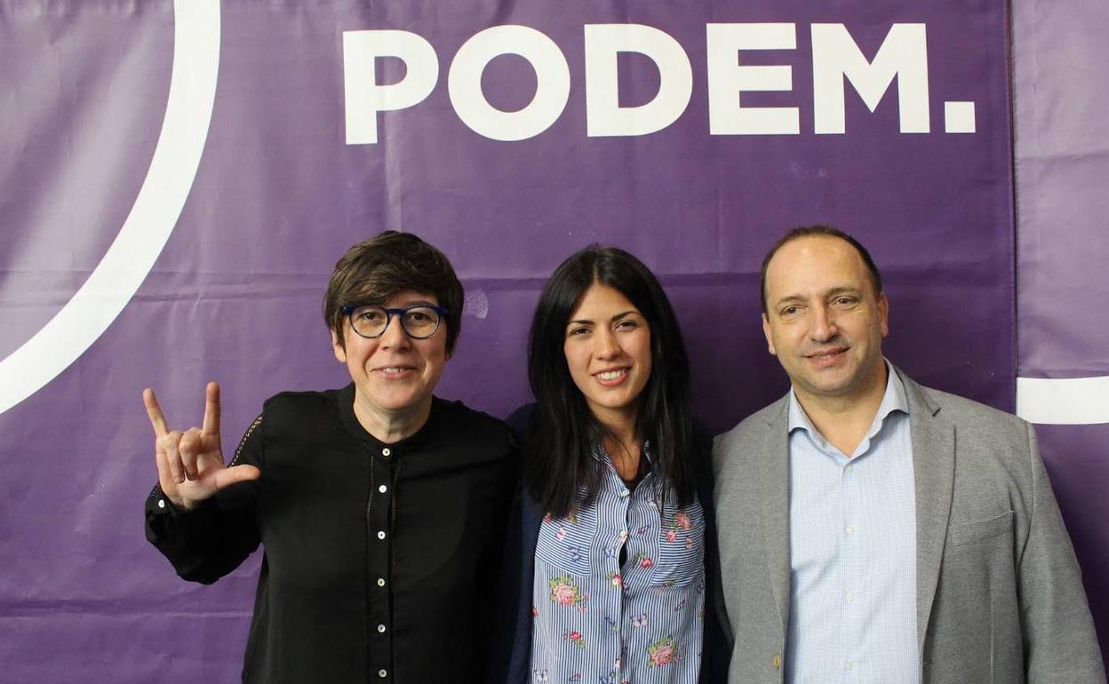 Pilar Lima y Naiara Davó, junto al vicepresidente Rubén Martínez Dalmau.