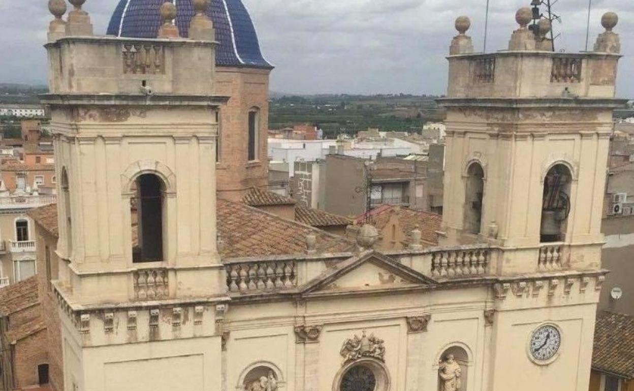 La parroquia de San Pedro de Benifaió idea la forma de no faltar a la cita de la bendición por Sant  Antoni. 