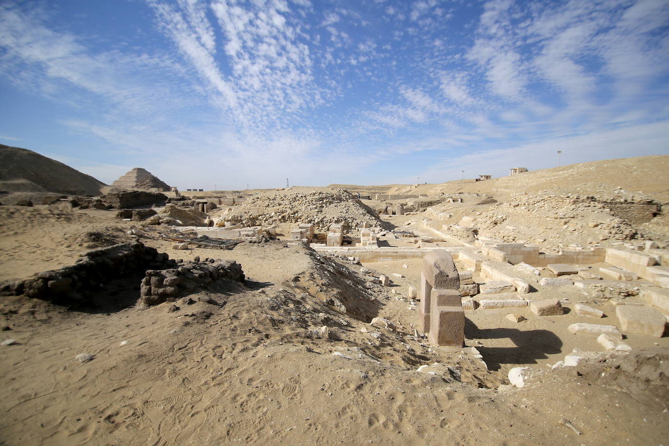 Hawass indicó en el comunicado que este nuevo descubrimiento podría facilitar las pesquisas en torno a la historia de Saqqara entre los siglos XVI y XI antes de Cristo.