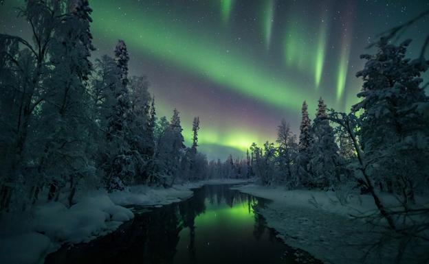 El espectáculo mágico de las auroras boreales en los cielos de Finlandia