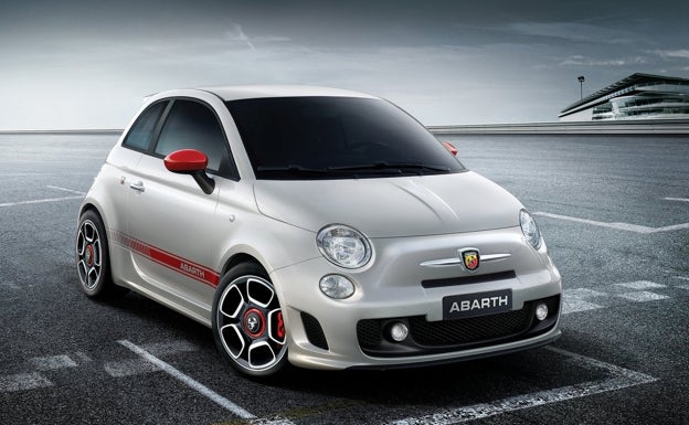 Imagen principal - Fiat 500 Abarth, Toyota Yaris o la marca Cupra han sido algunos de los éxitos del ejecutivo italiano.