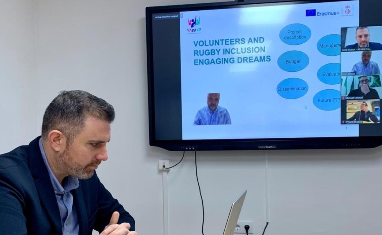 Un momento de la reunión telemática del alcalde de Cullera con el resto de socios europeos participantes. 