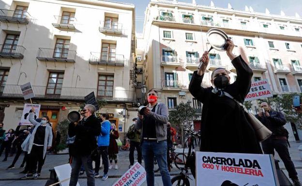 Los hosteleros marchan para rodear el Palau de la Generalitat