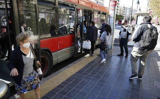 Cs denuncia el rechazo a contratar más conductores de la EMT