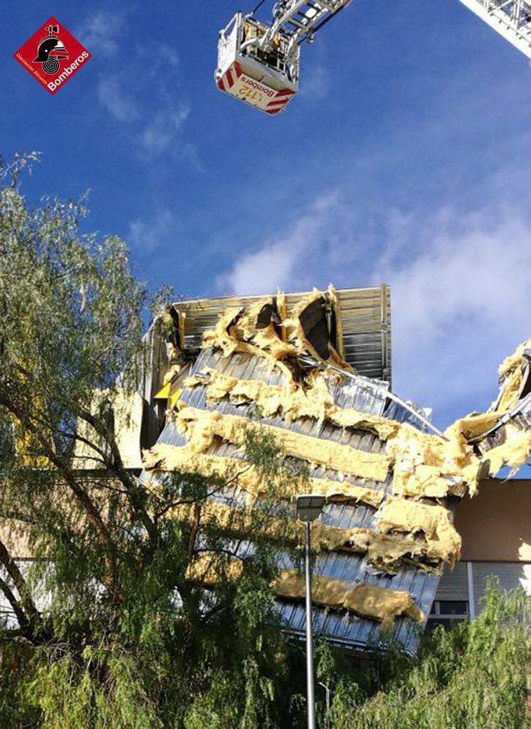 Fotos: &#039;Hortensia&#039; obliga a cerrar parques, jardines y cementerios y provoca incidentes debido a las fuertes rachas de viento