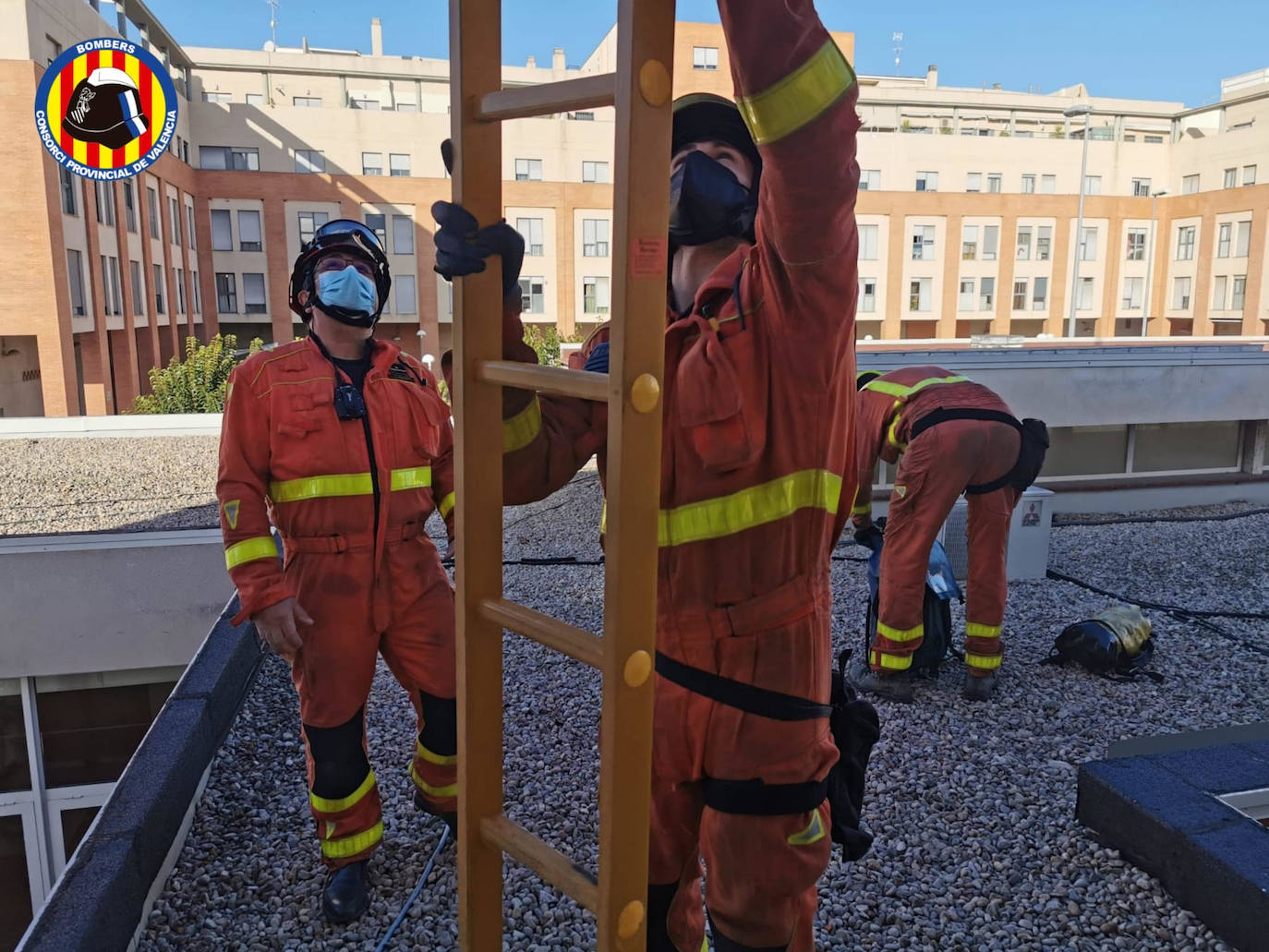 Fotos: &#039;Hortensia&#039; obliga a cerrar parques, jardines y cementerios y provoca incidentes debido a las fuertes rachas de viento