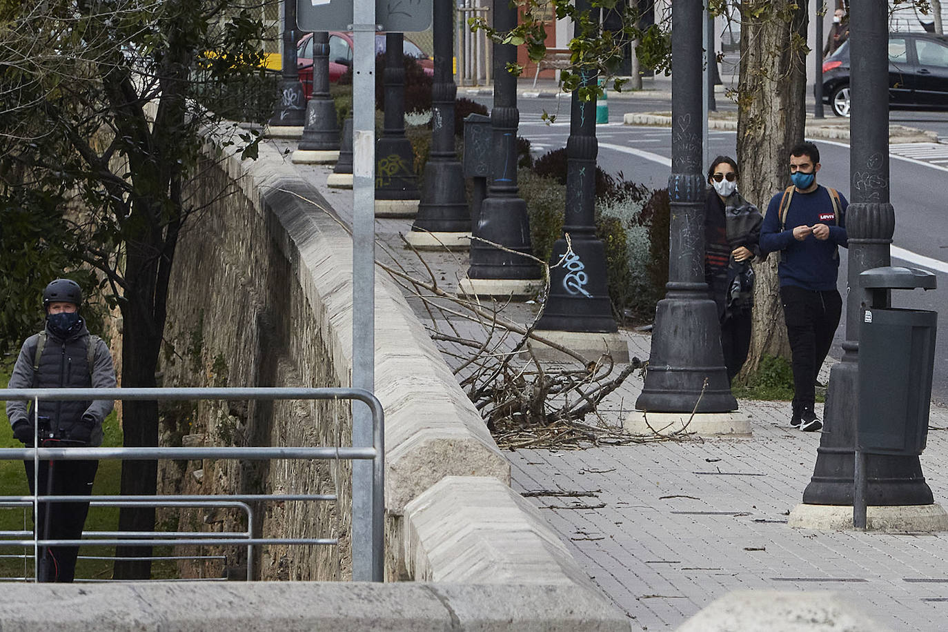 Fotos: &#039;Hortensia&#039; obliga a cerrar parques, jardines y cementerios y provoca incidentes debido a las fuertes rachas de viento