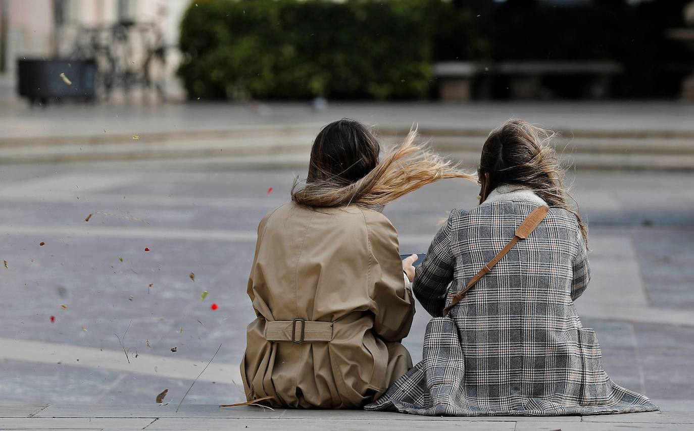 Fotos: &#039;Hortensia&#039; obliga a cerrar parques, jardines y cementerios y provoca incidentes debido a las fuertes rachas de viento