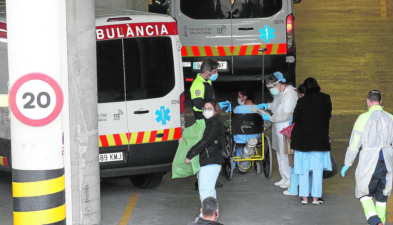 «Es como dormir en un congelador, tapé agujeros con cinta porque entraba aire»